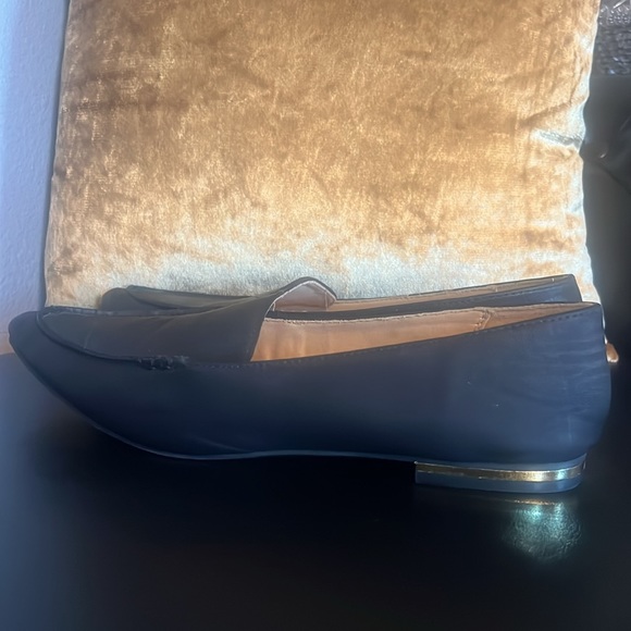 Preowned Express black loafers with gold accent on heels. Size 10. - Picture 3 of 5